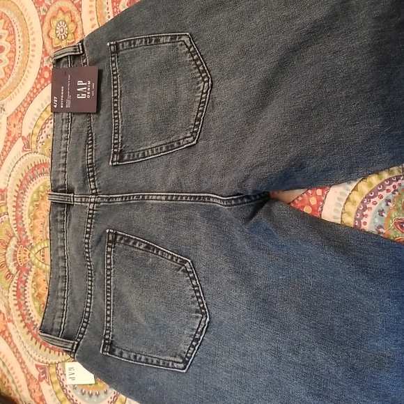 NWT GAP DIstressed Mid Rise Boyfriend Jeans - Picture 4 of 9